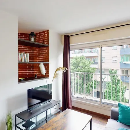 Le Berthollet 9 - Renovated 1 Bedroom 2 Steps - Center *