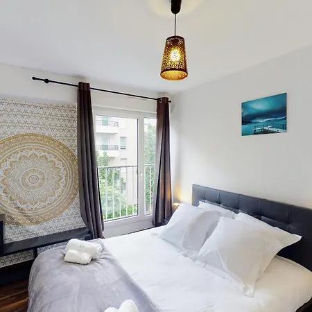 Le Berthollet 9 - Renovated 1 Bedroom 2 Steps - Center